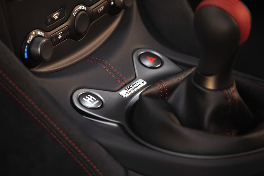 Детали интерьера Nissan 370Z 50th Anniversary (Z34) 2019 года  (AU) (фото 18 из 19)